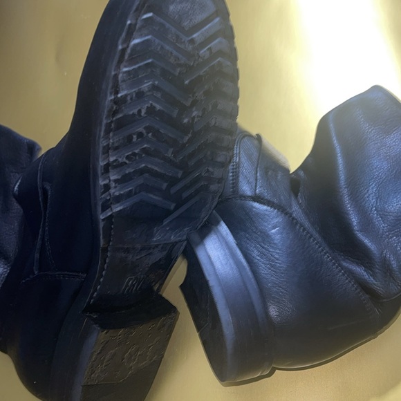 Frye - Picture 12 of 15